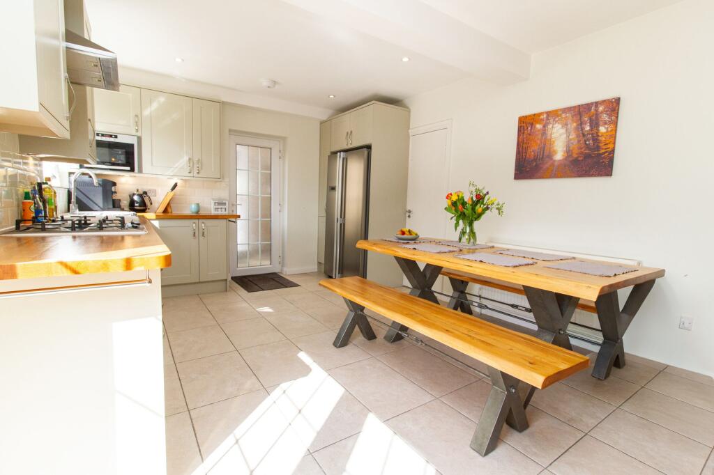 Montacute Close, Farnborough, GU14 photo 3