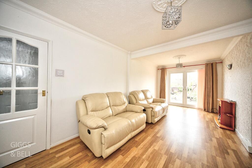 Hathaway Close, Luton, Bedfordshire, LU4 photo 2