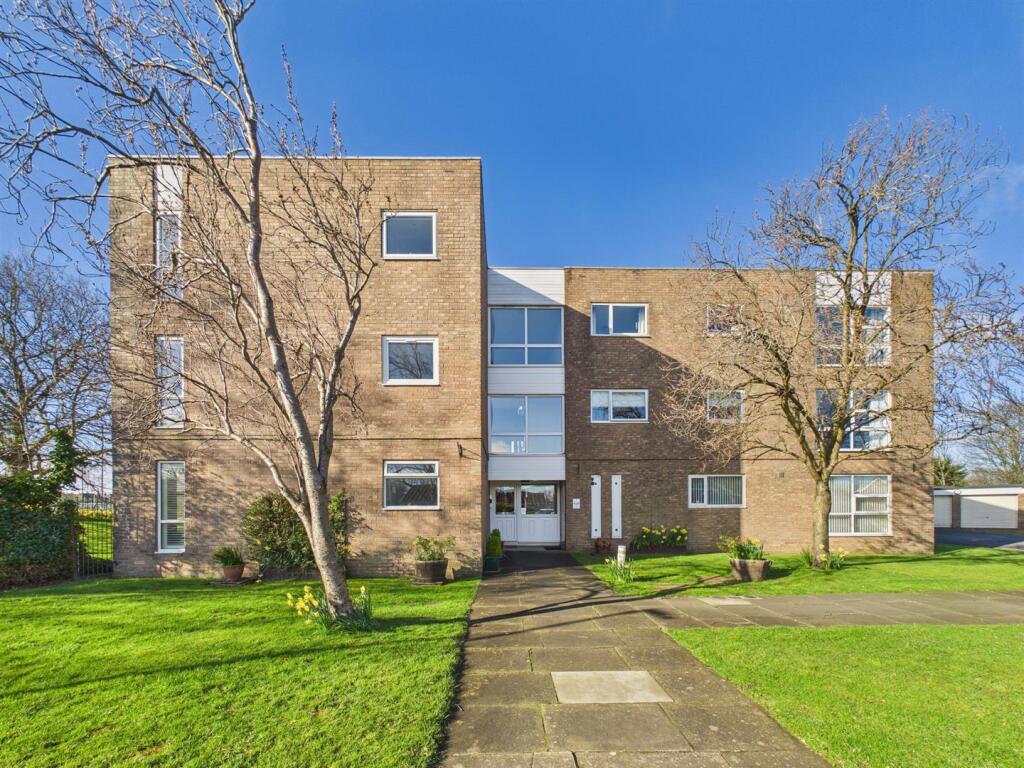 2-bed flat on Beaumont Court, Whitley Bay, £175,000