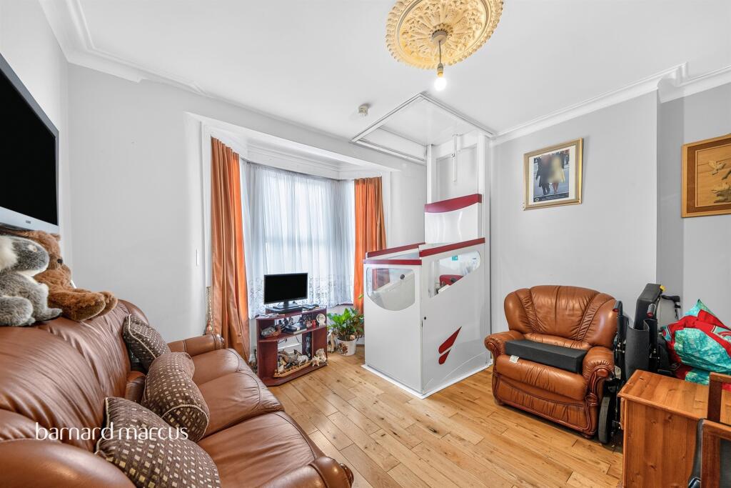 House in London - View 3