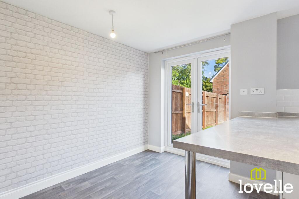 House in Hull - View 4