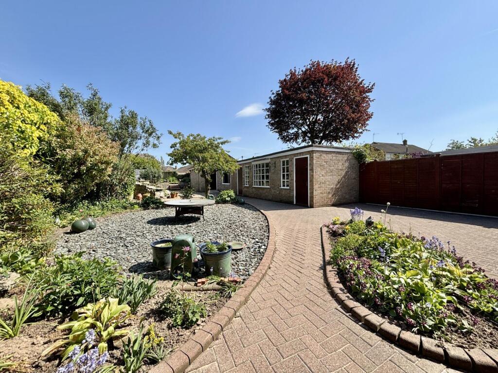 Derwent Avenue, Garforth, Leeds photo 2