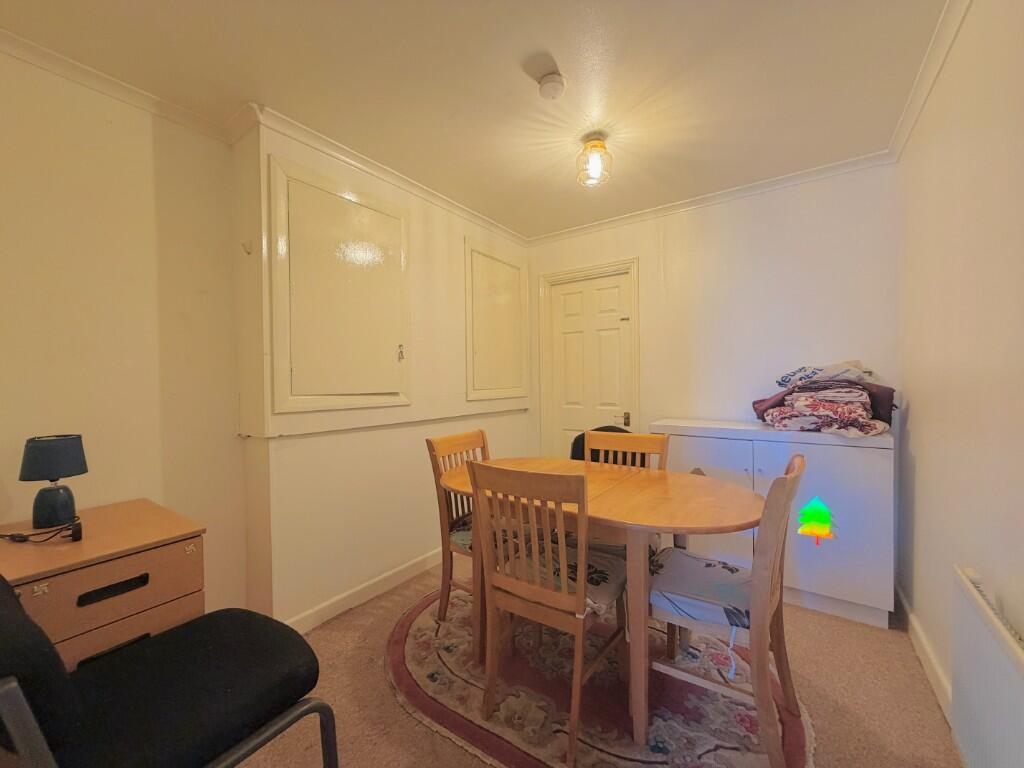 169 Beaulieu Gardens, GU17 photo 5