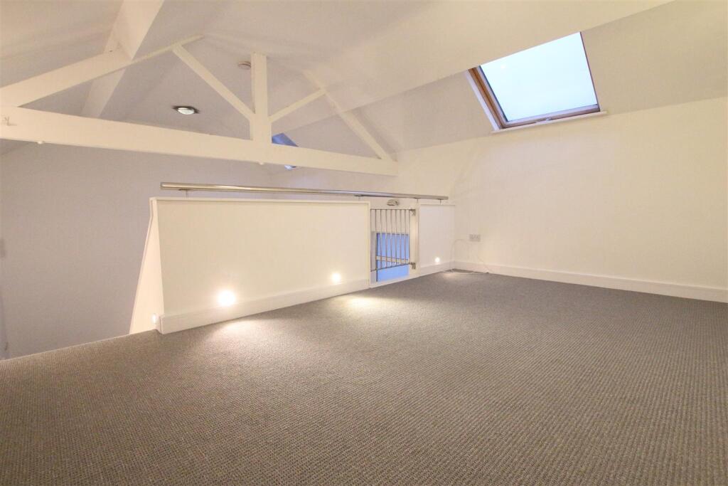 House in Northampton - View 3