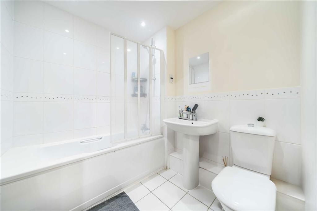 Apartment in London - More