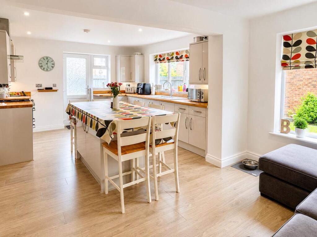 House in Northamptonshire NN6, Brixworth - View 3