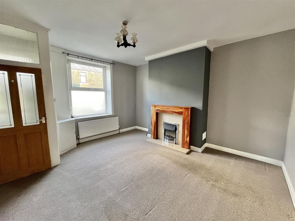 House in High Peak, Hadfield - View 2