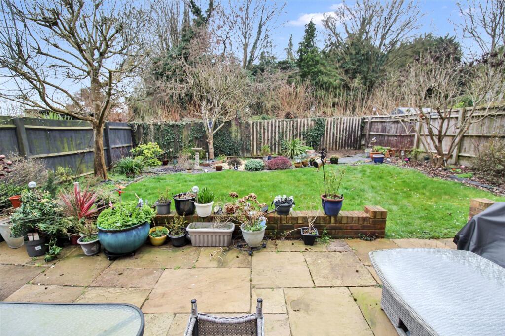 Rubens Close, Swindon, Wiltshire, SN25 photo 2