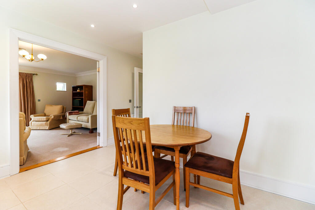 Apartment in Slough - More