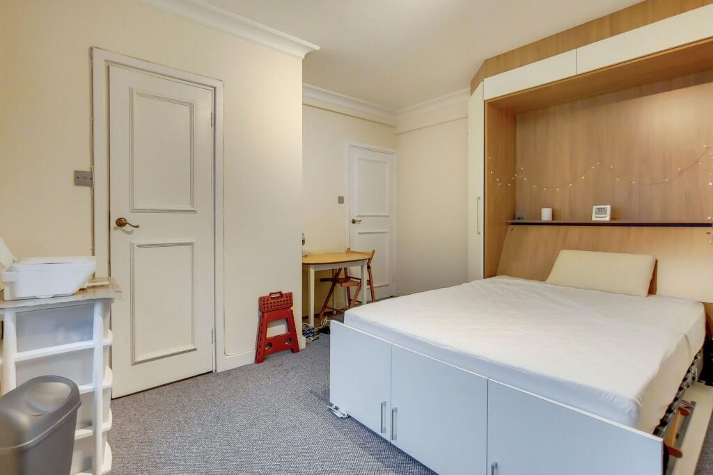 Studio flat for rent