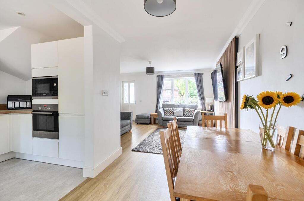 House in Eastleigh, Millers Dale South, Chandler's Ford - View 4
