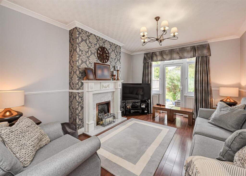 7 York Gardens, Finchfield, Wolverhampton, WV3 9BY photo 4