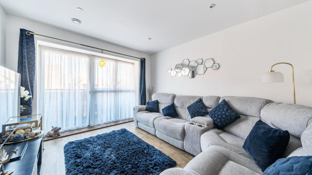 Apartment in Spelthorne, Surrey - View 4
