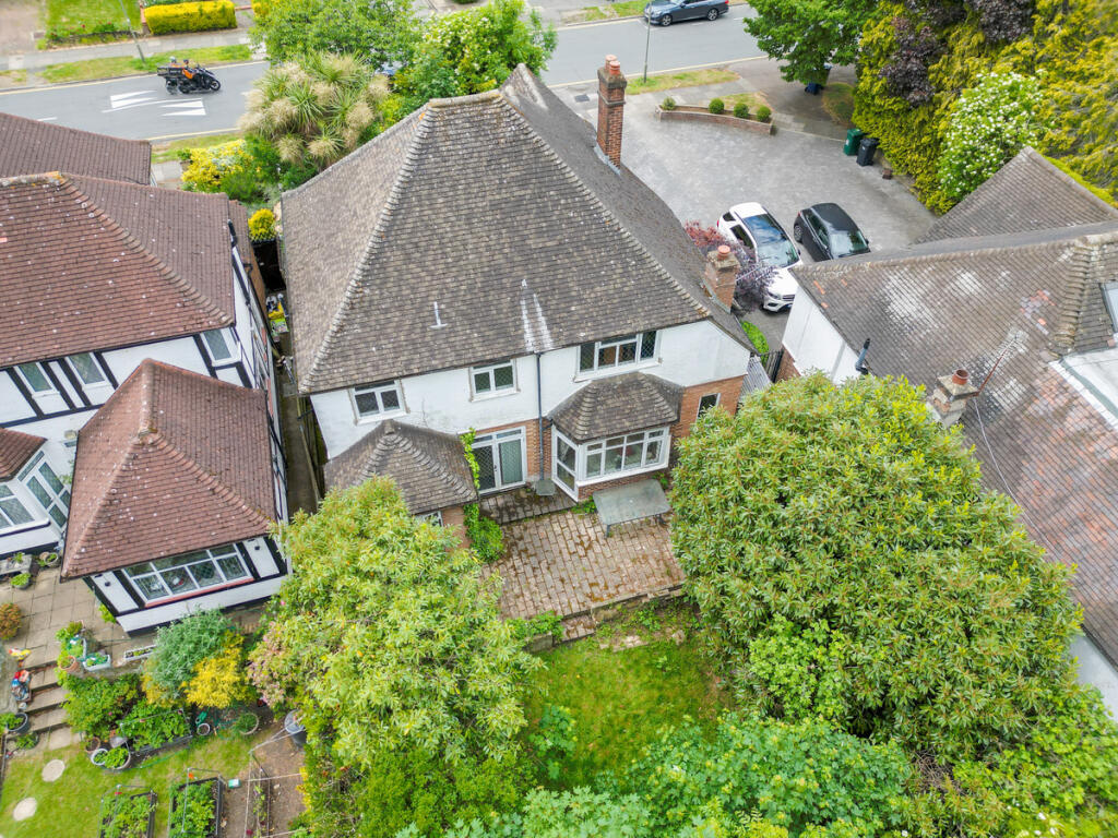 50 Green Lane, Edgware HA8 7PX - View 3