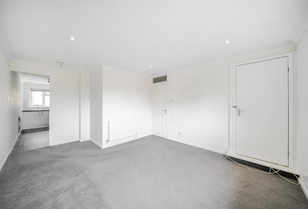 Apartment in London, Roundshaw - View 2
