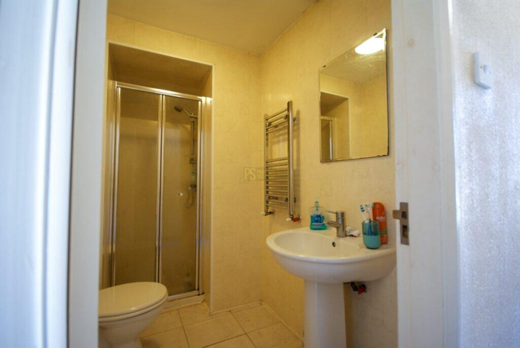 5 bedroom terraced house for rent