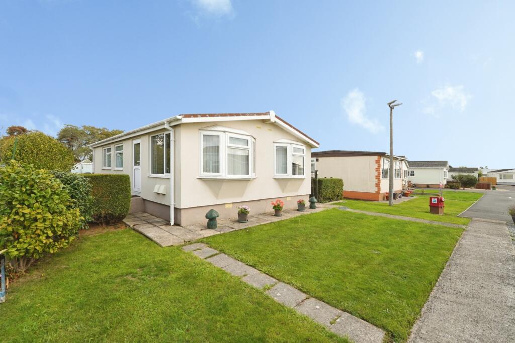 2-bed detached on Berkeley Vale Park, Berkeley, Gloucestershire, GL13, £100,000