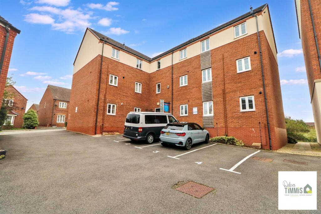 Apartment in Stoke-On-Trent, Smallthorne - View 4