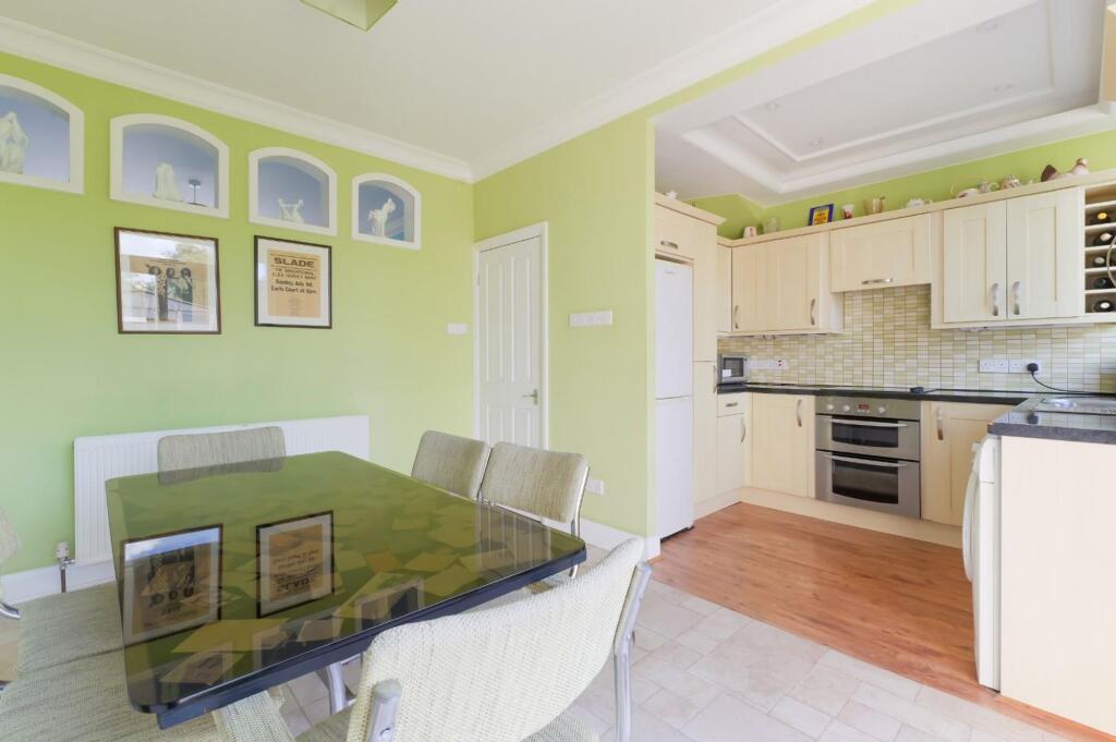 House in Epsom, Worcester Park - More