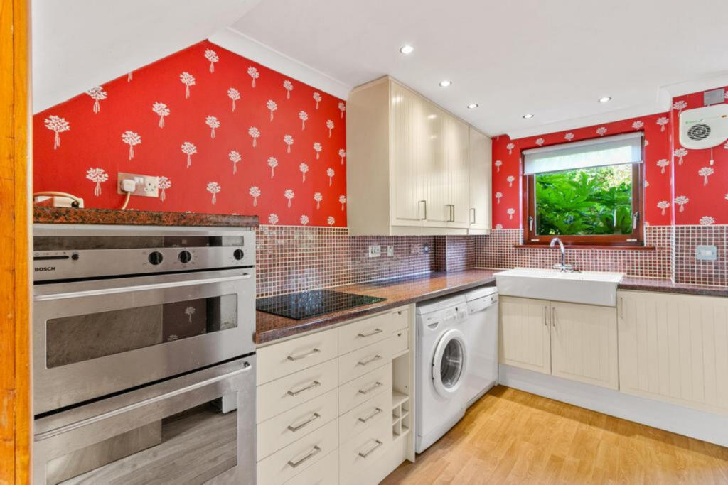 House in Glasgow, Southpark Village, Darnley - View 4