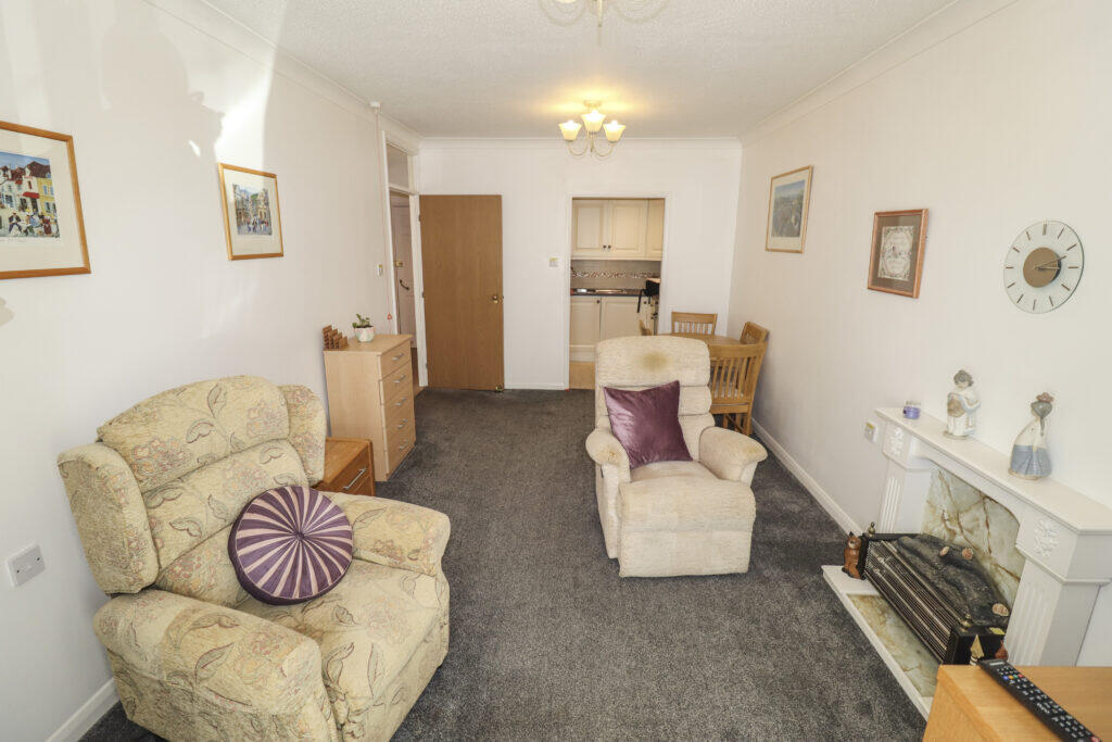 Apartment in Havant, Hampshire - View 4