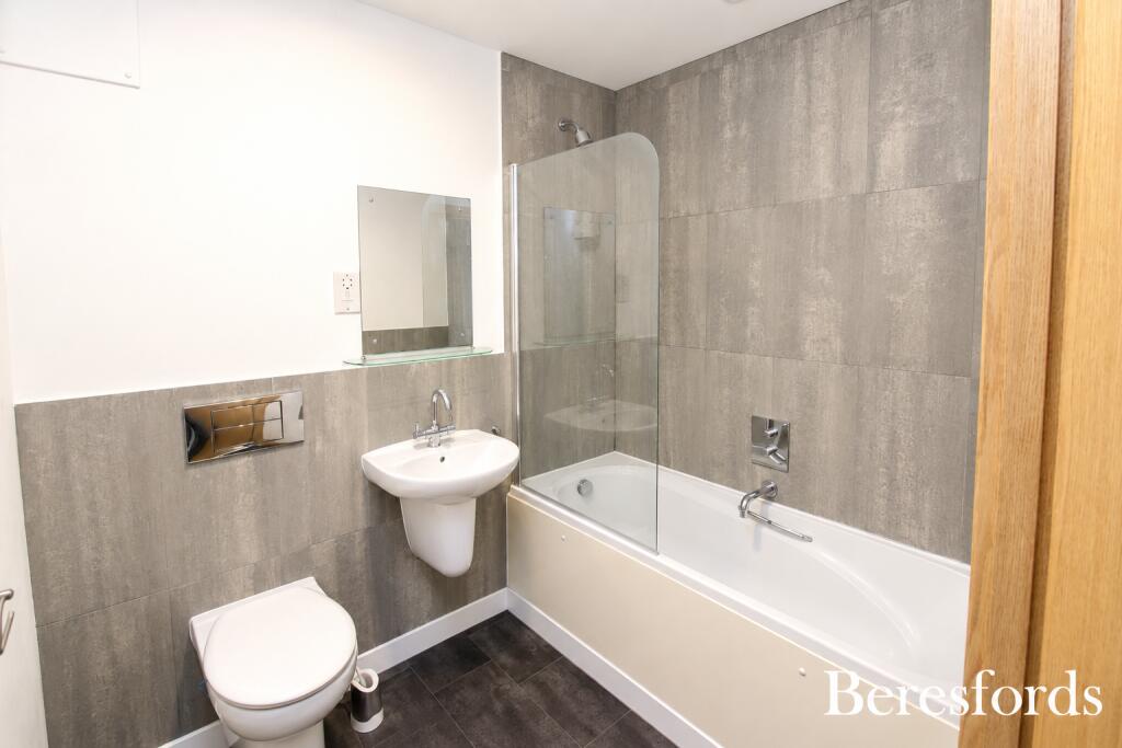 Apartment in Basildon, Lee Chapel - More