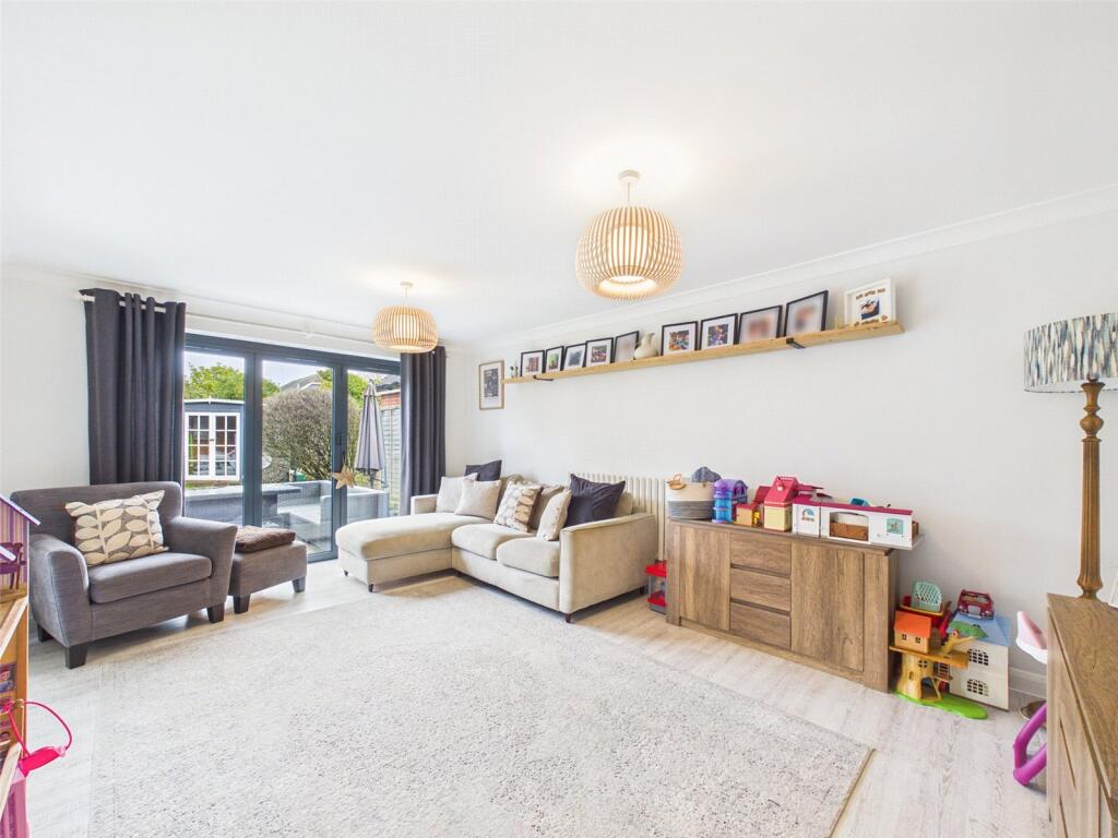 Merryfield Close, Bransgore, Christchurch, Dorset, BH23 photo 4
