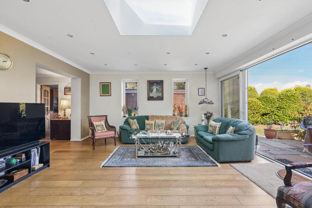 House in Slough - View 5