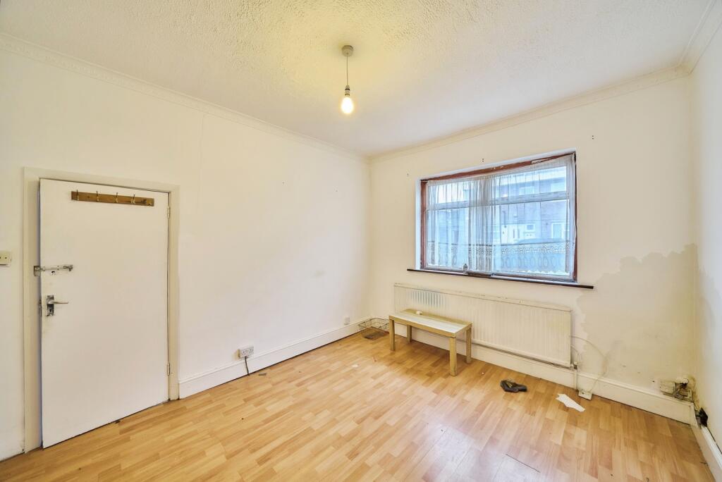 Buckingham Road, London, E15 - View 2