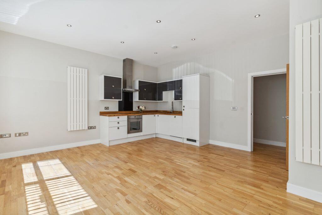 Apartment in Slough - More