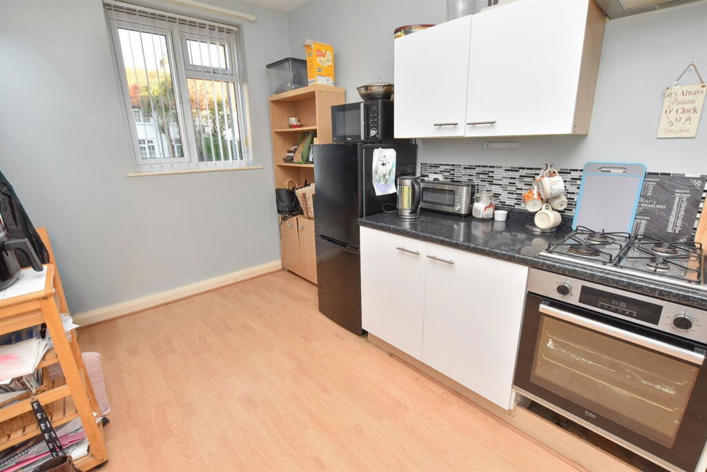 Dale Avenue, Bromborough photo 4