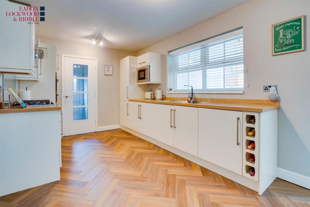 House in Rotherham, Bramley Lings, Bramley - View 4