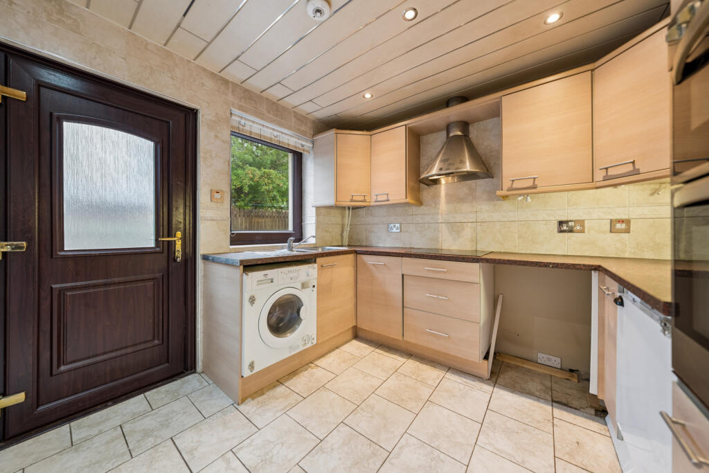 House in Glasgow, Wellmeadow, Eastwood - More