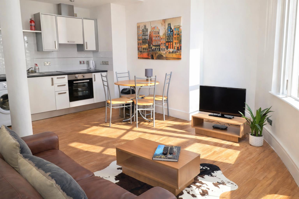 Apartment in Liverpool - More