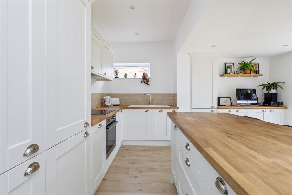 3-bed detached on Hammy Lane, Shoreham-By-Sea, £500,000