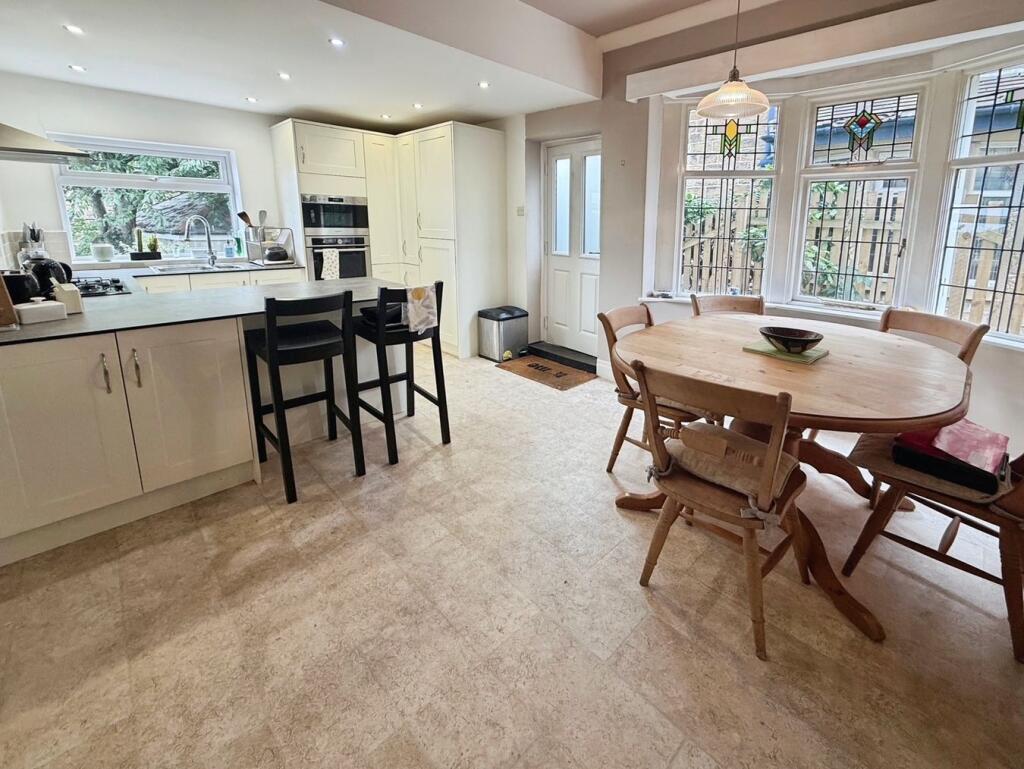 Bradford Road, Shipley, BD18 photo 3
