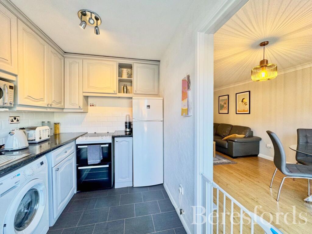 House in London, Elm Park - View 5