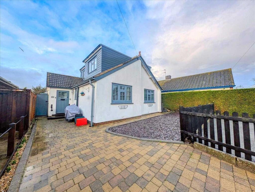 3-bed detached on Western Road, Brightlingsea, £360,000