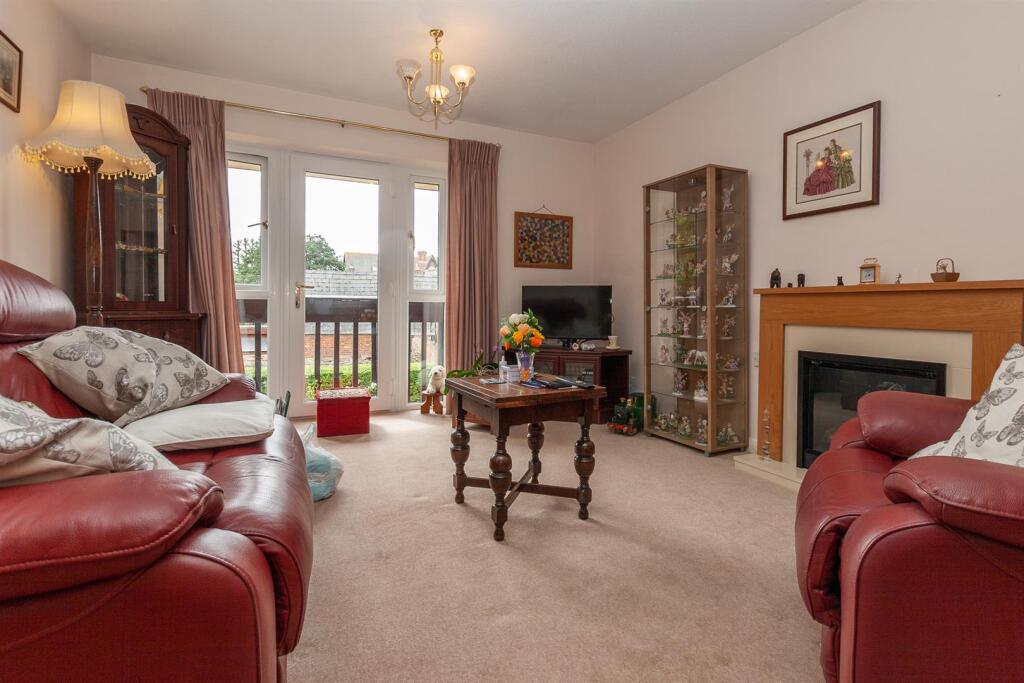 The Mulberrys, Royal Wootton Bassett, Swindon photo 4