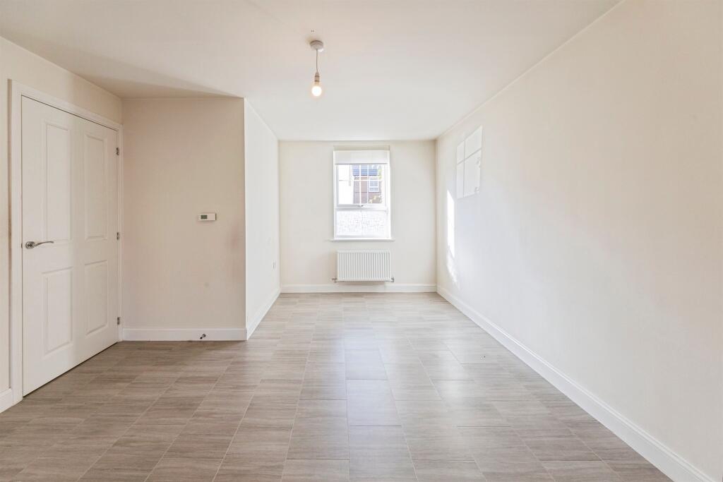 House in Milton Keynes, Broughton and Milton Keynes - More