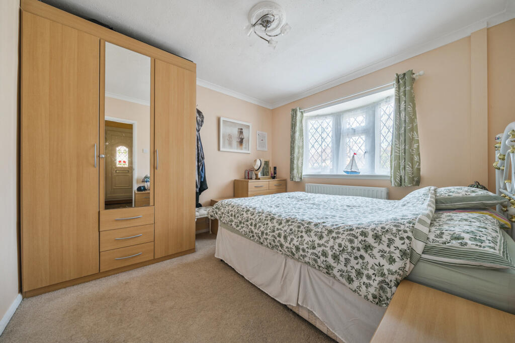 House in Dartford - More