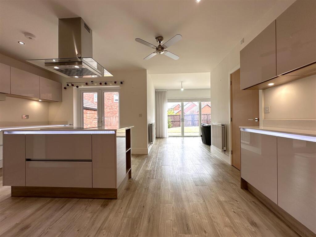 House in Newark, Middlebeck - View 4