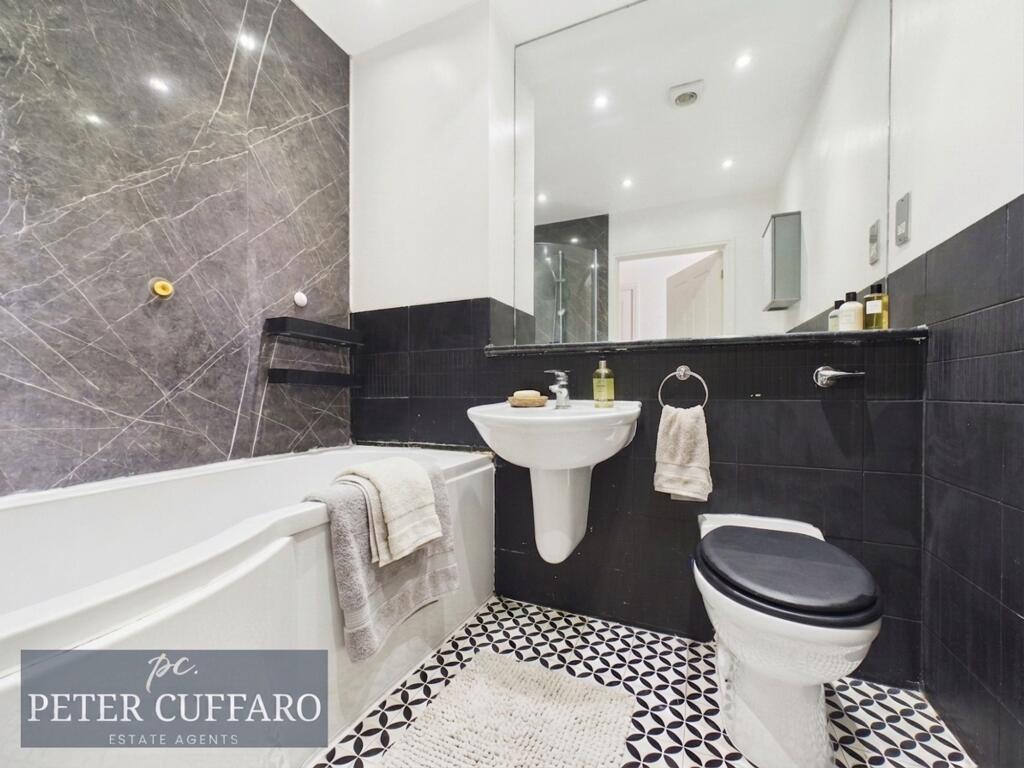 Apartment in East Hertfordshire, Stanstead St Margarets - View 3