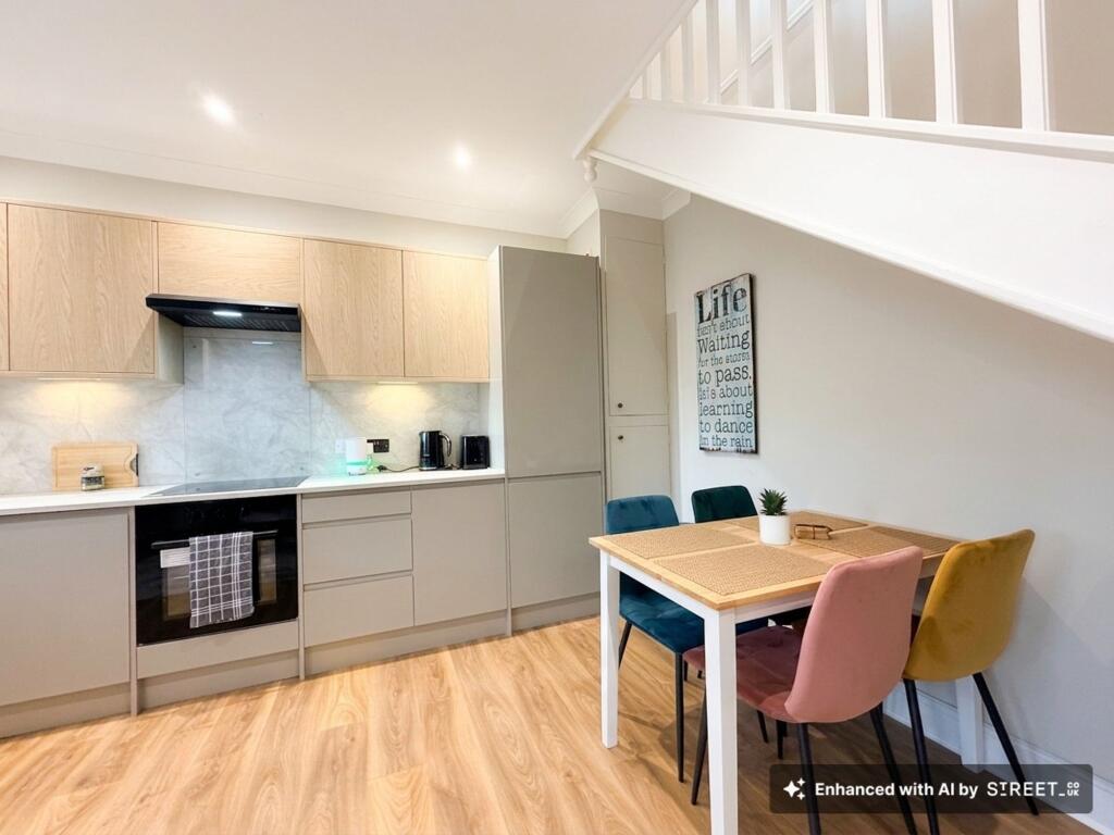 House in Southampton - More