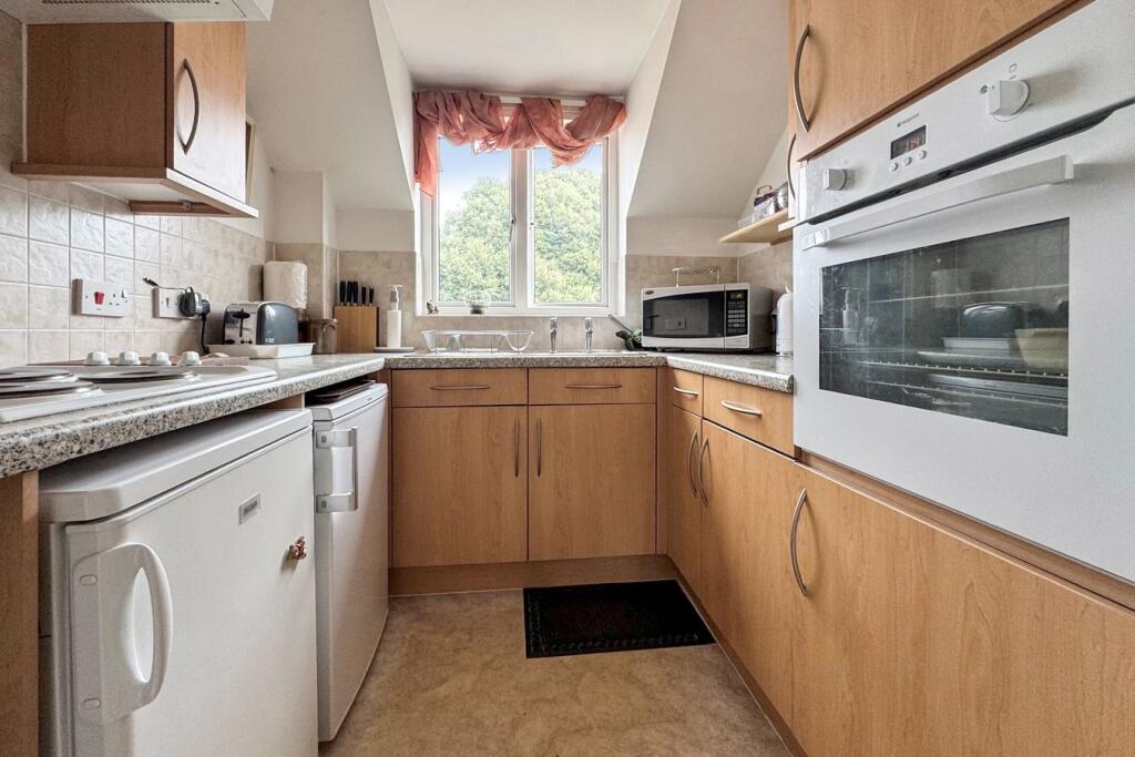 Apartment in Gillingham, Medway - View 4