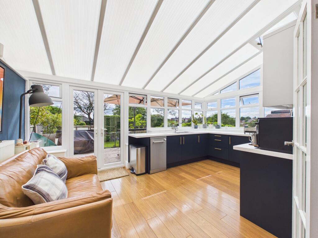 House in Nottingham, Porchester Gardens, Woodthorpe - View 2