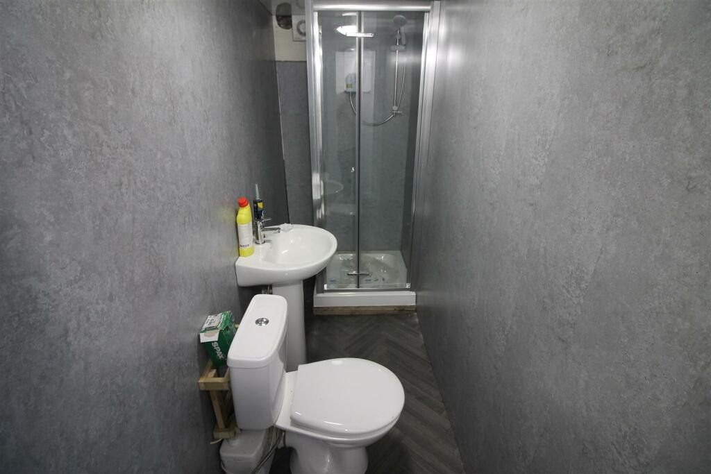 6 bedroom house for rent