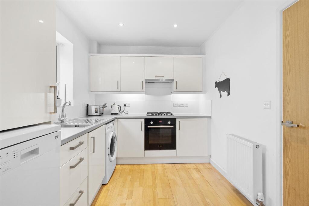 Redcroft Way, Polegate photo 2