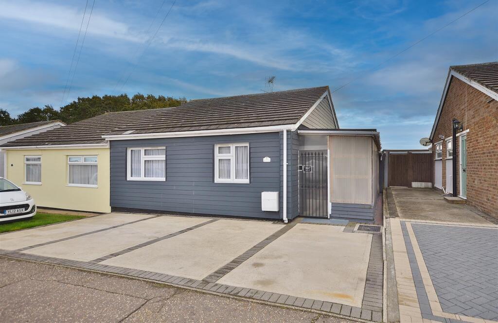 2-bed bungalow on Stanley Road, Clacton-On-Sea, £225,000