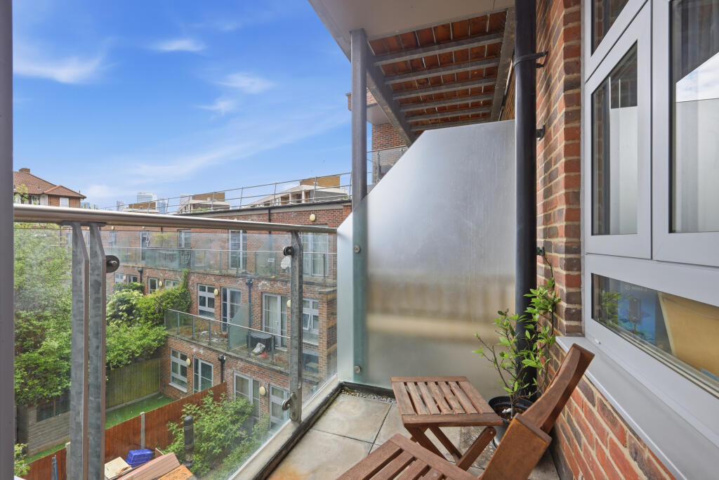 Apartment in London - More